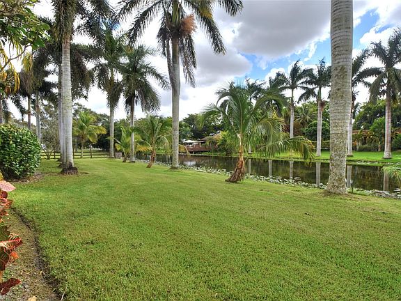 4th image of 10670 SW 26th Court