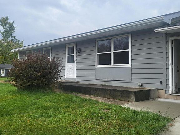 2nd image of 5573 Rockbluff Dr NE