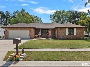 1604 Devonwood Dr, Springfield, IL 62704