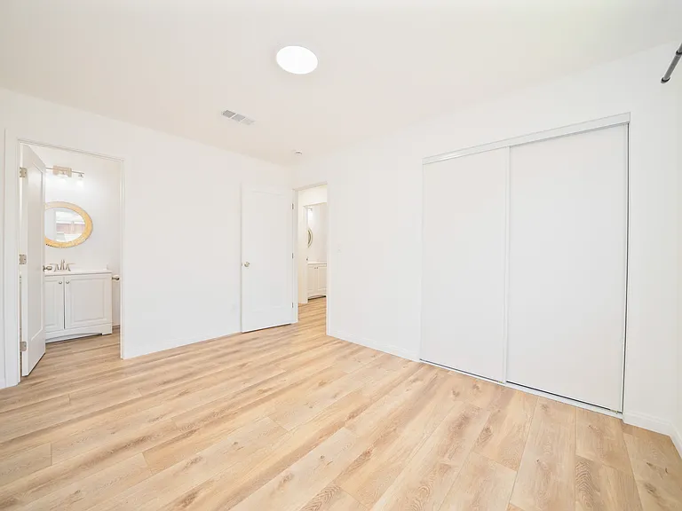 349 E Newman Ave #B — Photo 7
