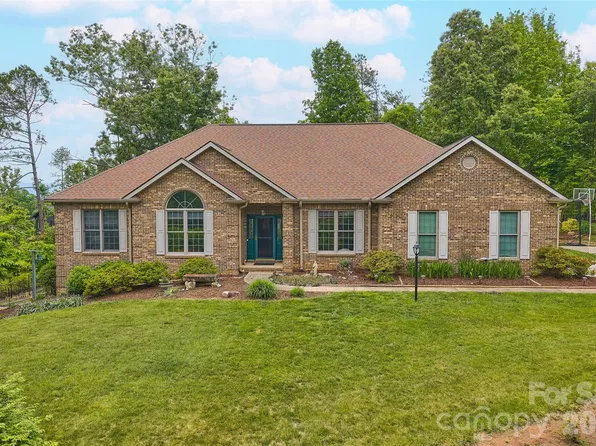 8 Ridgemont Dr, Weaverville, NC 28787