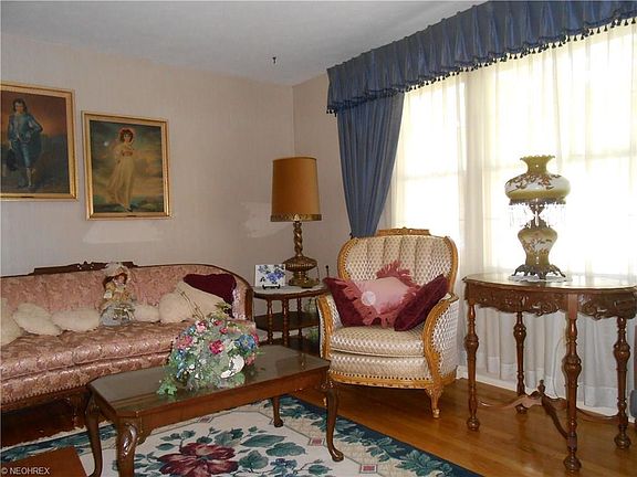 3rd image of 29511 Huntington Dr