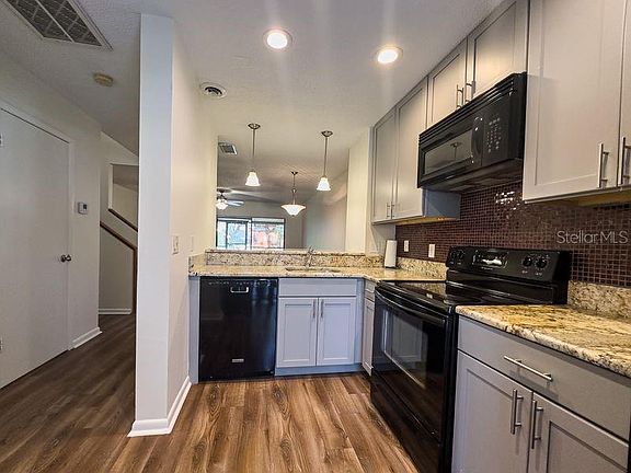 5th image of 819 OAK PARK PLACE