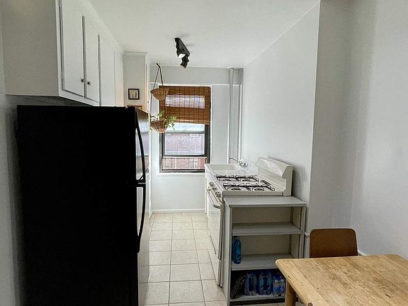 3rd image of 210 Broadway APT H603