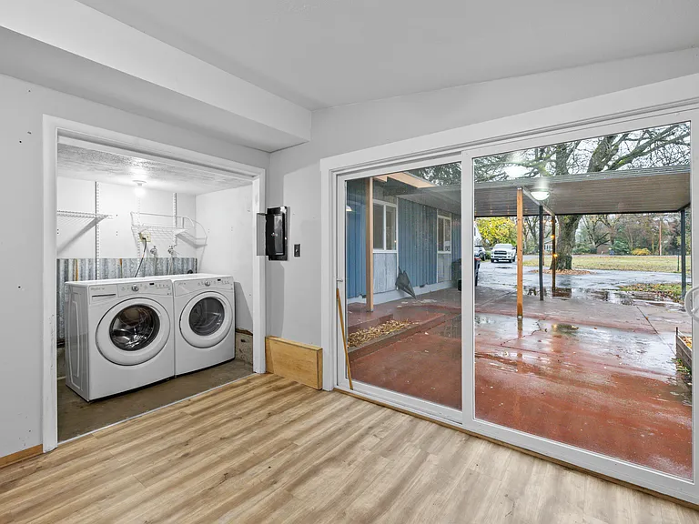 2554 W Stewart Ave — Photo 10
