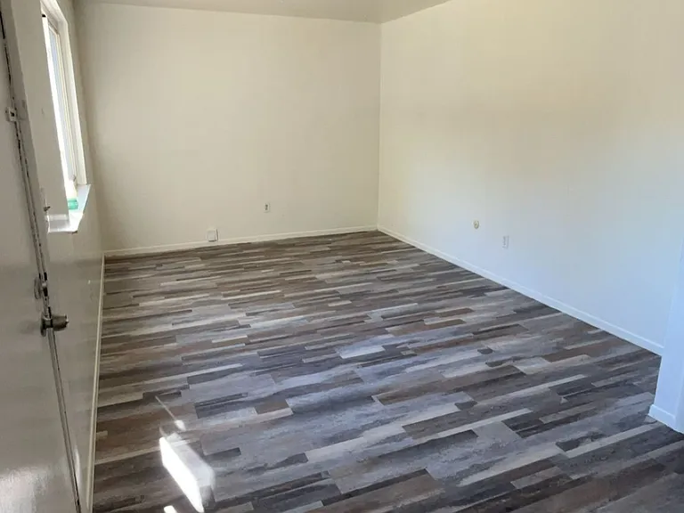 1646 E Weber Rd — Photo 2