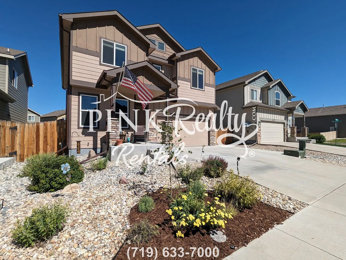 Beautiful 5 Bedroom Home with Fully Finished Basement! — Photo 2
