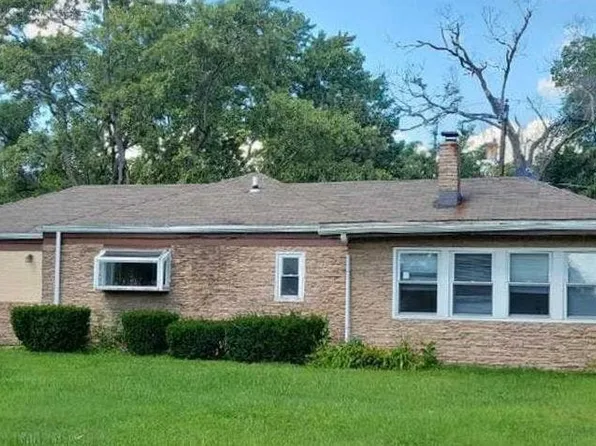 721 Saint Andrews Dr, Crete, IL 60417