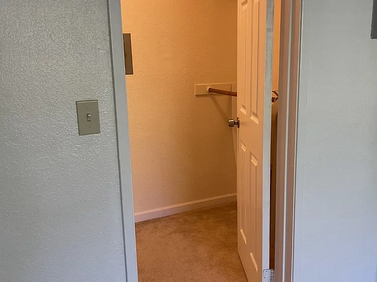 900 Cambridge Dr — Photo 7