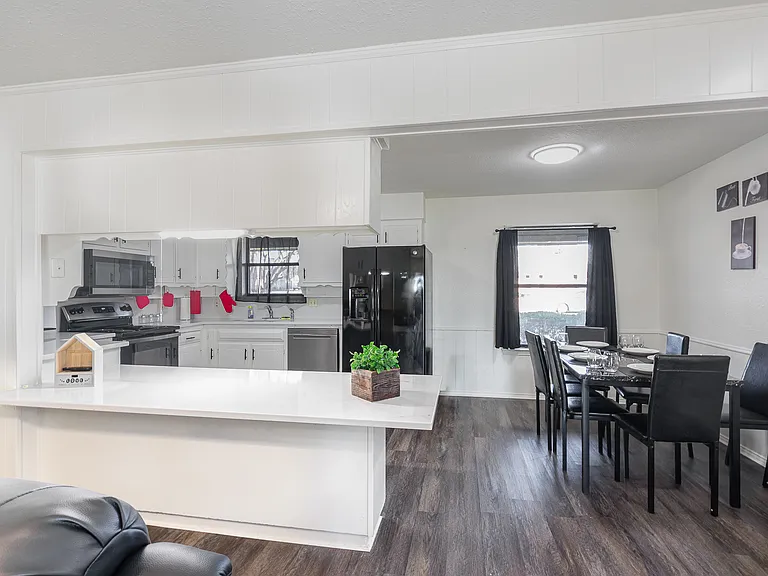 501 Field St — Photo 30