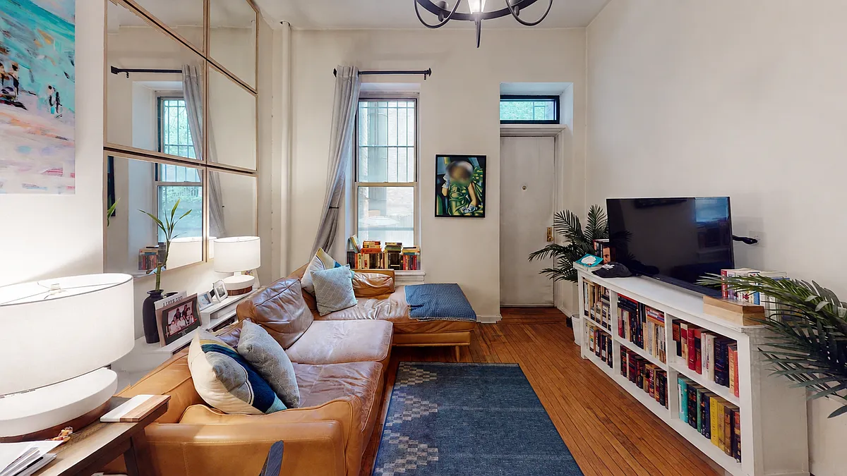 Building Photo - 107 W 68th St #1C