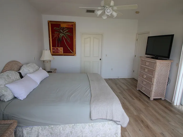 450 Sorrento Ct — Photo 17