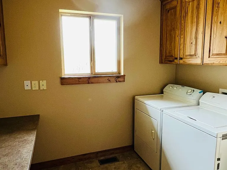 925 S 7450 E — Photo 26