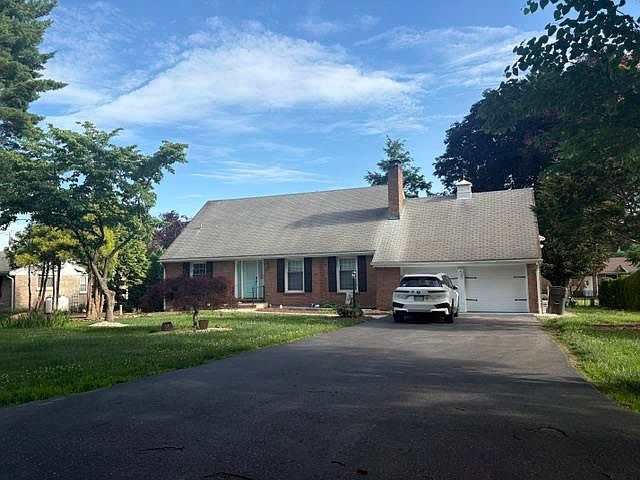 1st image of 285 Bridle Path Rd