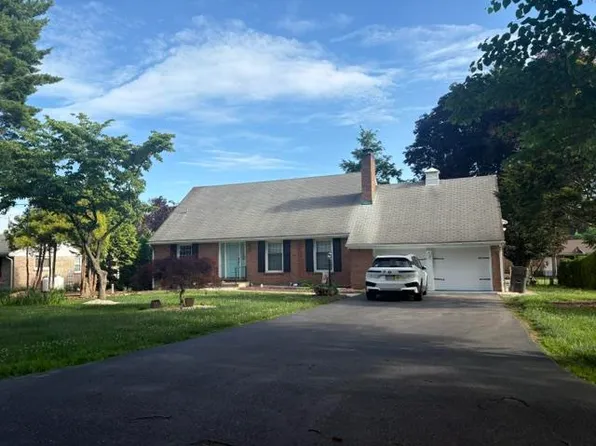 285 Bridle Path Rd, Bethlehem, PA 18017