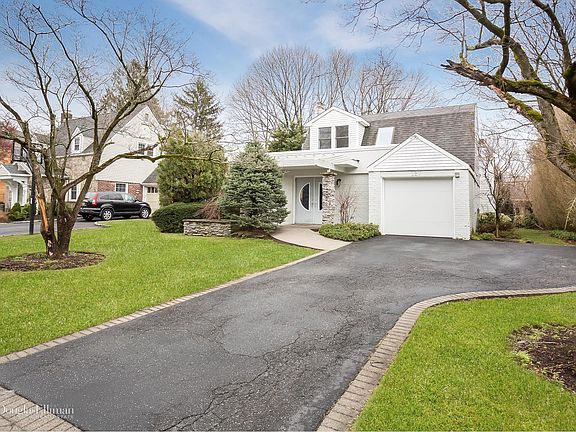 2nd image of 127 Circle Dr