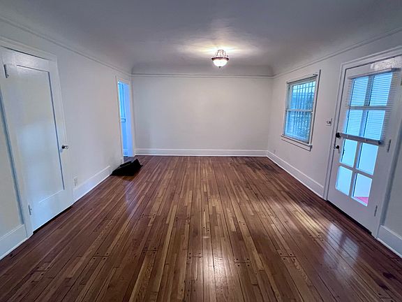 5th image of 1426 N Hayworth Ave