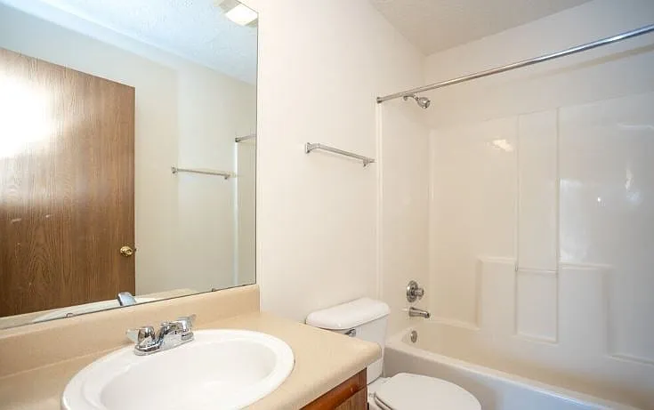 2 Bedroom, 2 Bath Bathroom