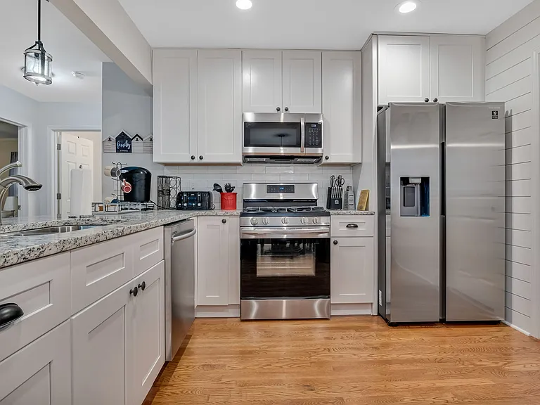 1296 Diamond Ave SE — Photo 9