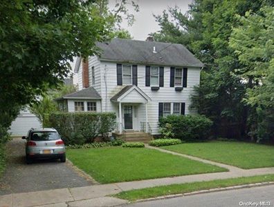 118 Willow Street, Roslyn Heights, NY, 11577