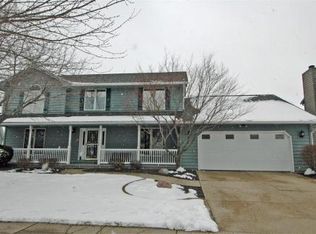 25 Bay Pointe Dr, Bloomington, IL 61704