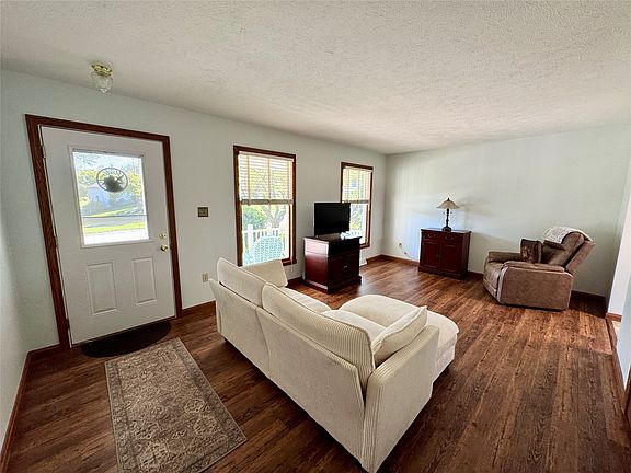 5th image of 4010 Greenway Dr