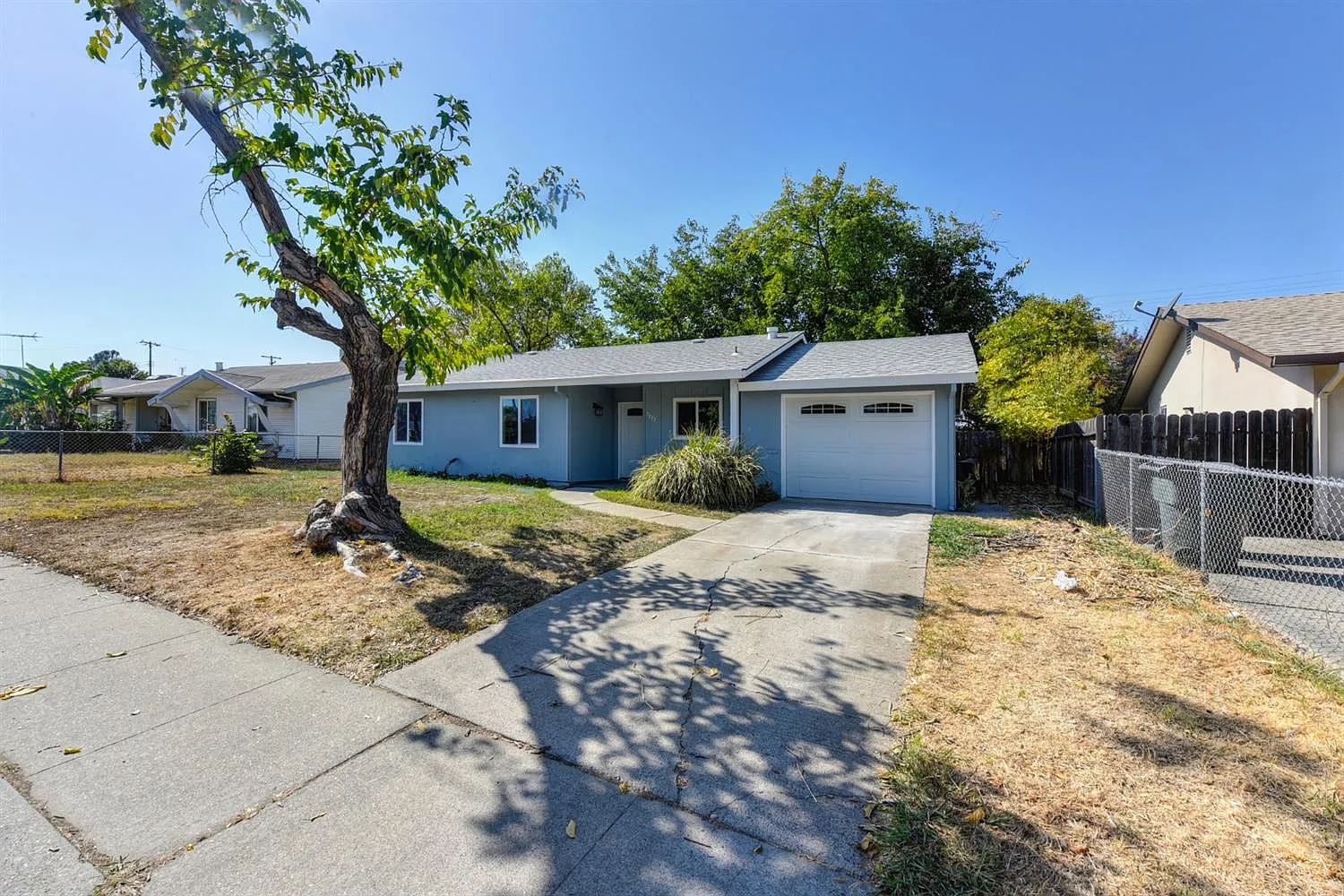 7117 Larchmont Dr photo 1