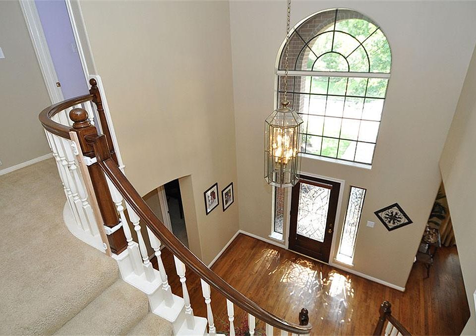 Two story foyer with impressive curved staircase entry