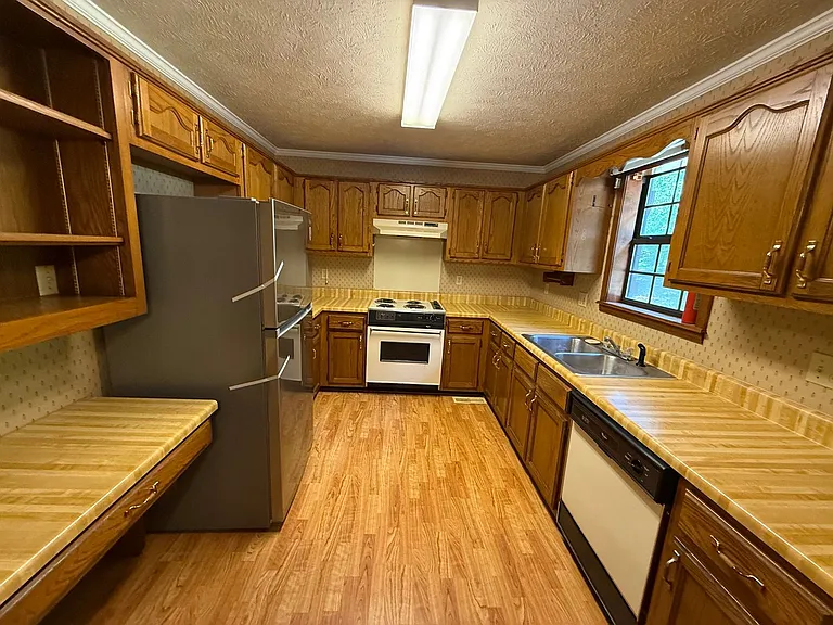102 Hickory Hill Dr #A — Photo 10