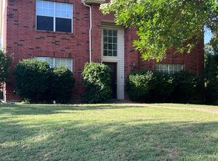 864 Meandering Dr, Cedar Hill, TX 75104