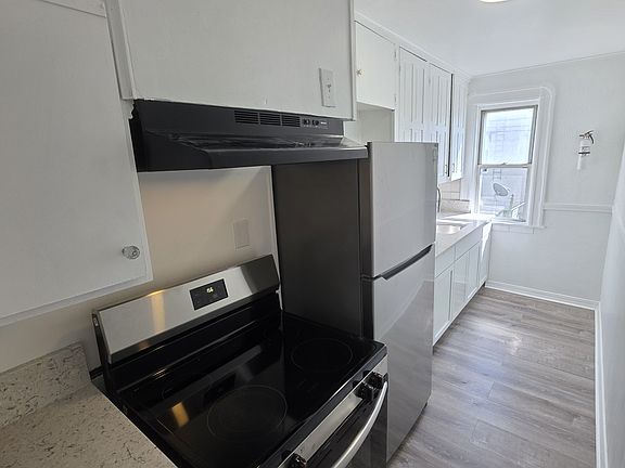5th image of 212-214 Burnside Ave Floor 1