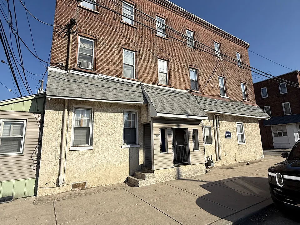 1214 E 2nd St #3