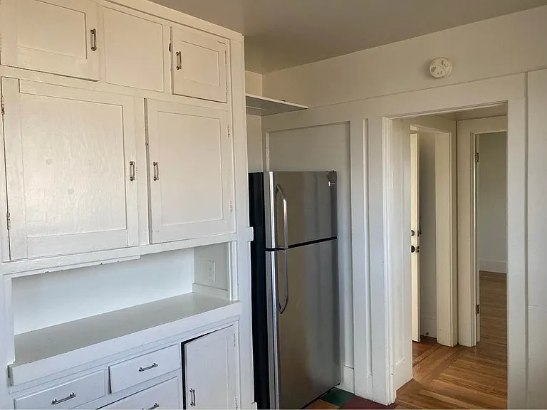 870 55th St #B — Photo 9