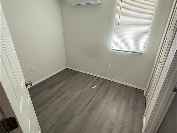 4th image of 323 Seward Ave #3