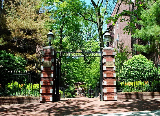 Sold by Landmarc Group | media 40