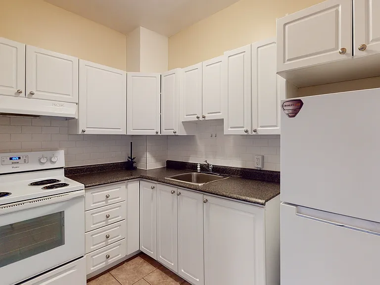 384 Maclaren St #23 — Photo 12