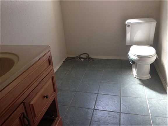 4th image of 449 Karr Ave