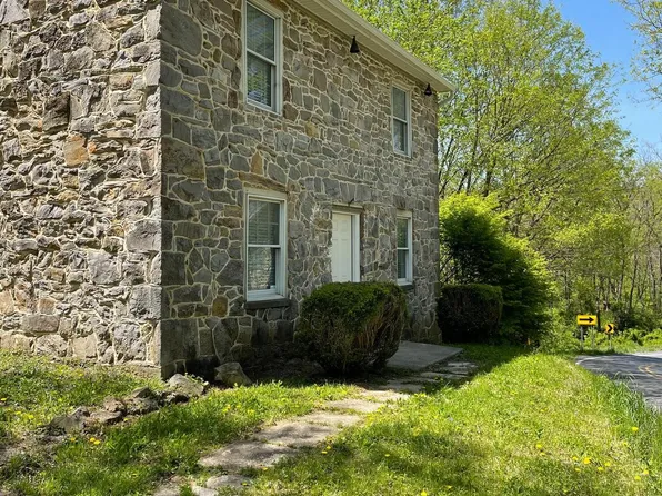 2868 Hammonds Mill Rd, Hedgesville, WV 25427