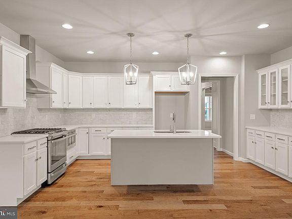 3rd image of 112 Princeton Pl #L-0121