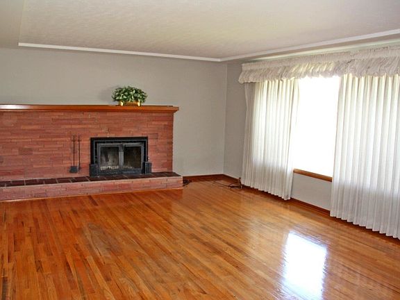 3rd image of 15802 E Wellesley Ave