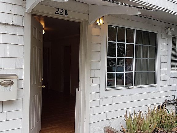 2 bedroom- 2 bath, lower unit 