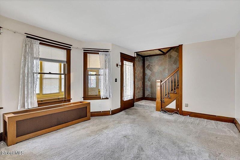 4th image of 32 Bonheim Street
