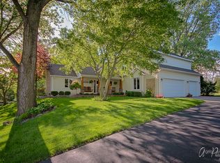 2812 Deer Trail Rd, Spring Grove, IL 60081