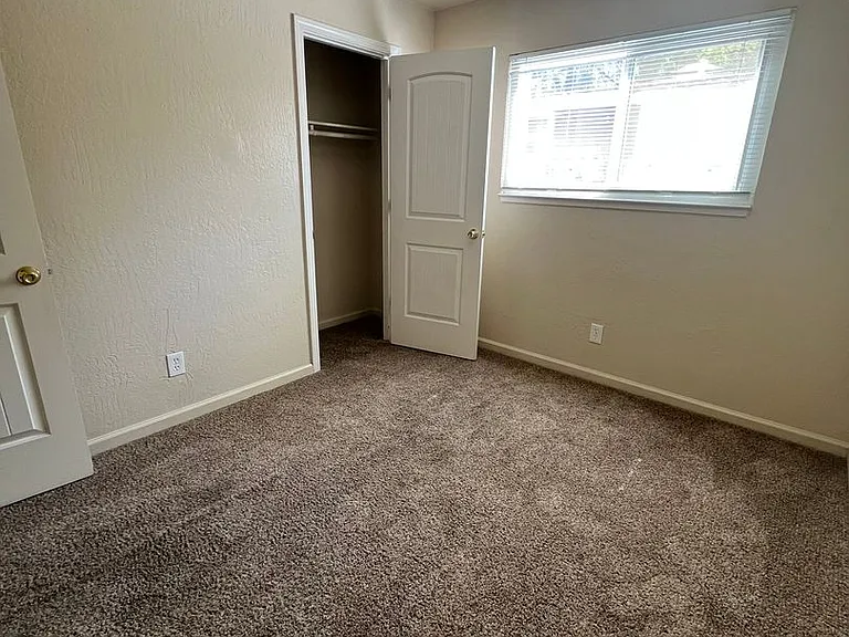 1143 W 1st St — Photo 26
