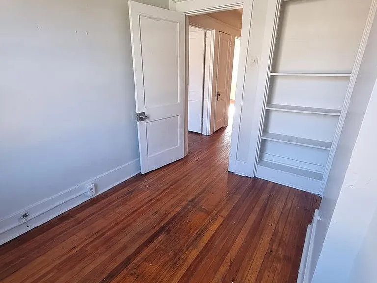 200-222 Laurel Ave — Photo 9
