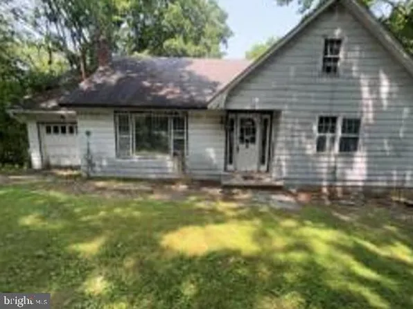 178 Twin Lakes Dr, Shohola, PA 18458