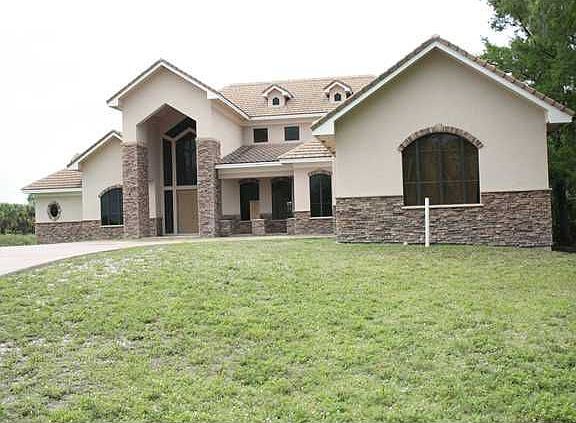 3rd image of 9285 NW 70th Ct