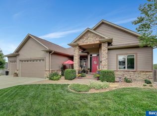 9728 Chateau Cir, Lincoln, NE 68526