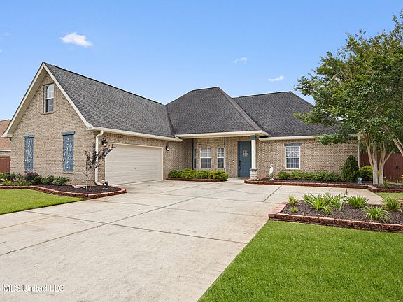 3rd image of 2100 Parkview Cv