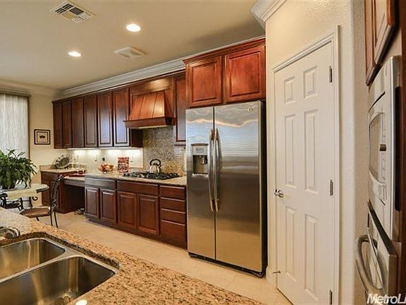4th image of 1717 Dogwood Glen Way